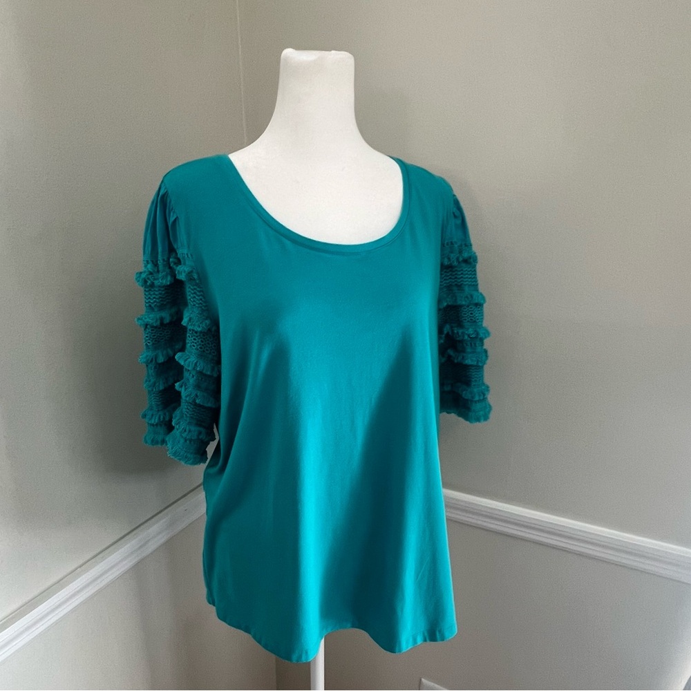 Chico’s short sleeve tee w fringe & crochet sleeves, gently worn. Turquoise sz 2